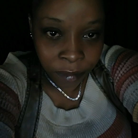 Meet your Posher, April - Picture 1 of 1